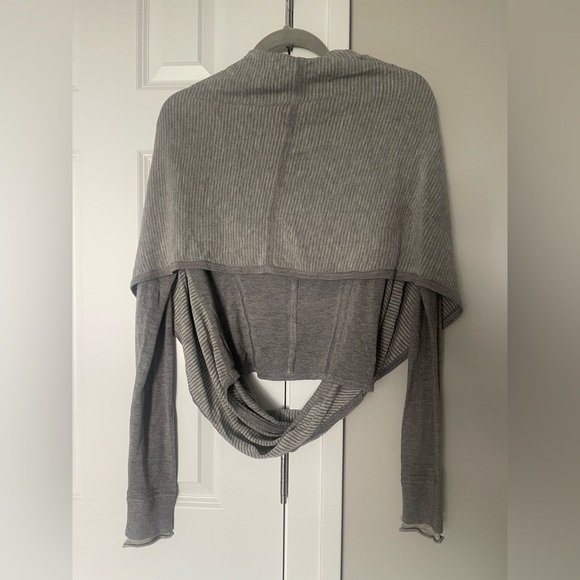 Lululemon | Iconic Wrap Sweater Size 8 Gray Athleisure Yoga Walking Lounge - Picture 7 of 7